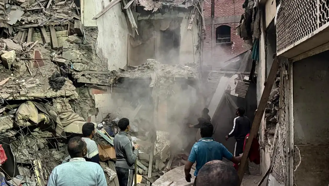 5 Katlı Bina Çöktü 8 Ölü