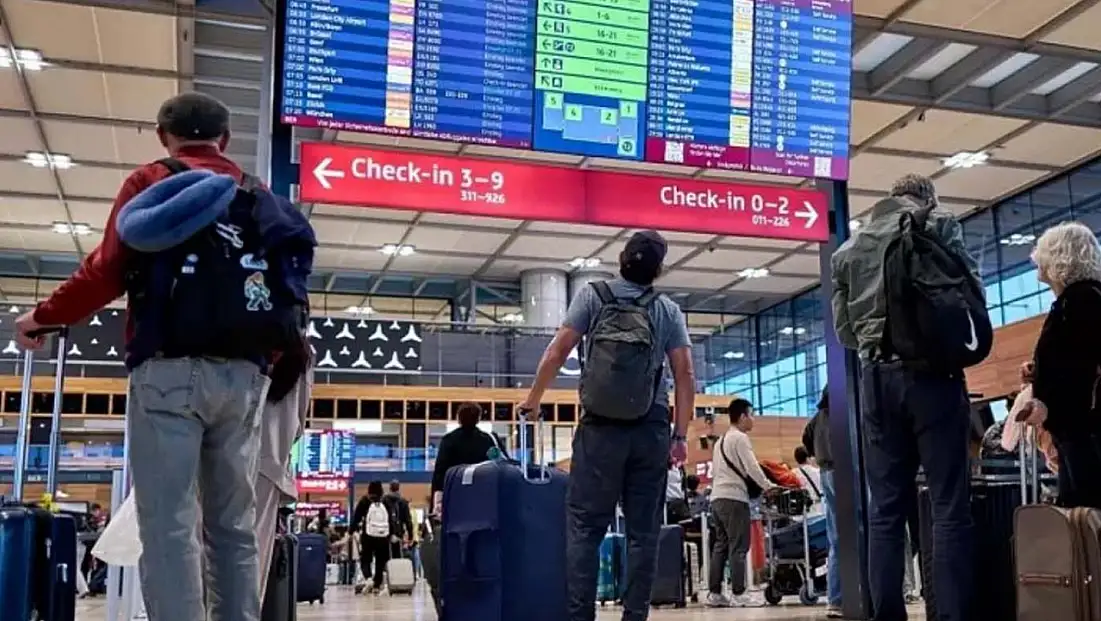 ABD'de hükümet krizi büyüyor: Houston Havalimanı uçuşlara kapatıldı