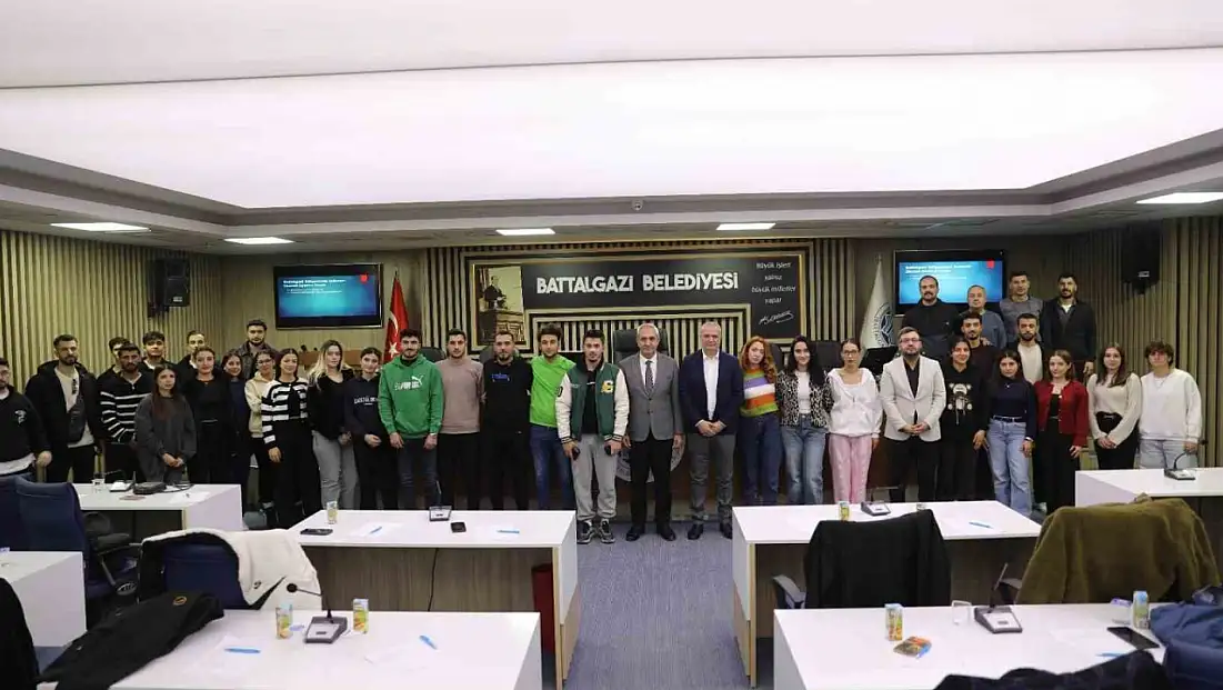 Battalgazi'de gençlik çalışmaları öğrencilerle istişare edildi