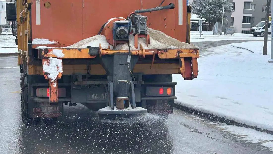 Battalgazi'de karla mücadele aralıksız sürüyor