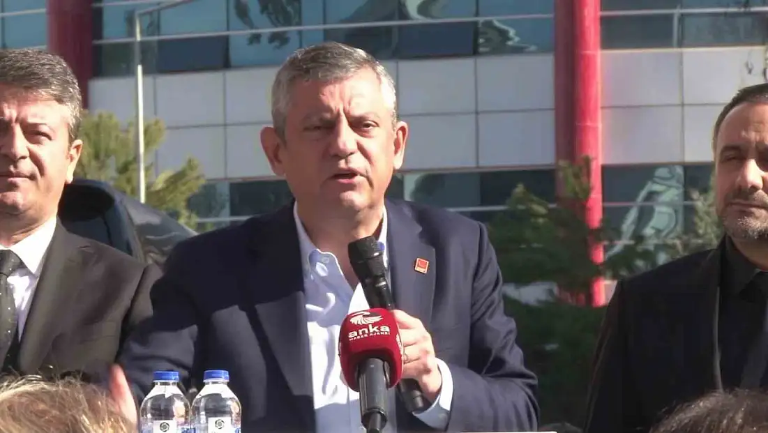 CHP Genel Başkanı Özgür Özel vatandaşlarla bir araya geldi