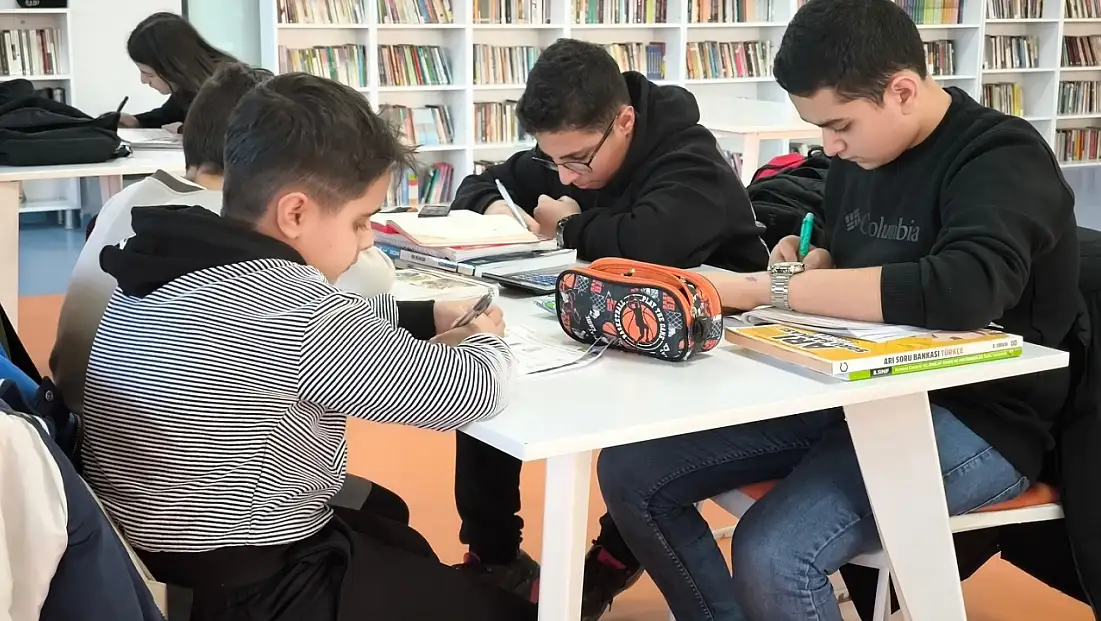 Çilesiz Kütüphanesi gençlerin buluşma noktası oldu