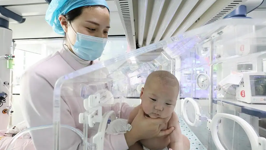 Çin, düşük doğum oranlarına karşı tedbirler alacak