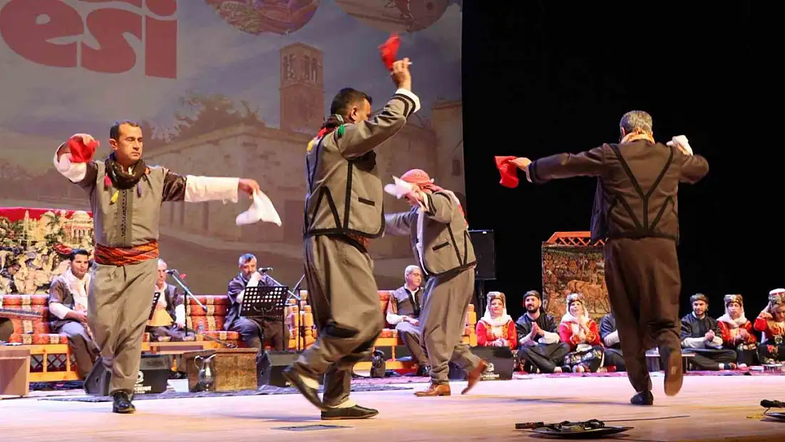 Denizli’de düzenlenen Urfa Sıra Gecesi ile kültürler buluştu