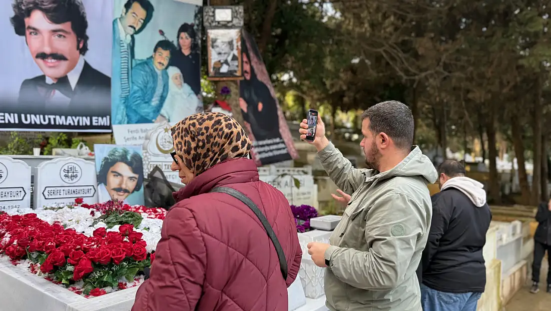 Ferdi Tayfur vefatının 1. yıl dönümünde mezarı başında anıldı