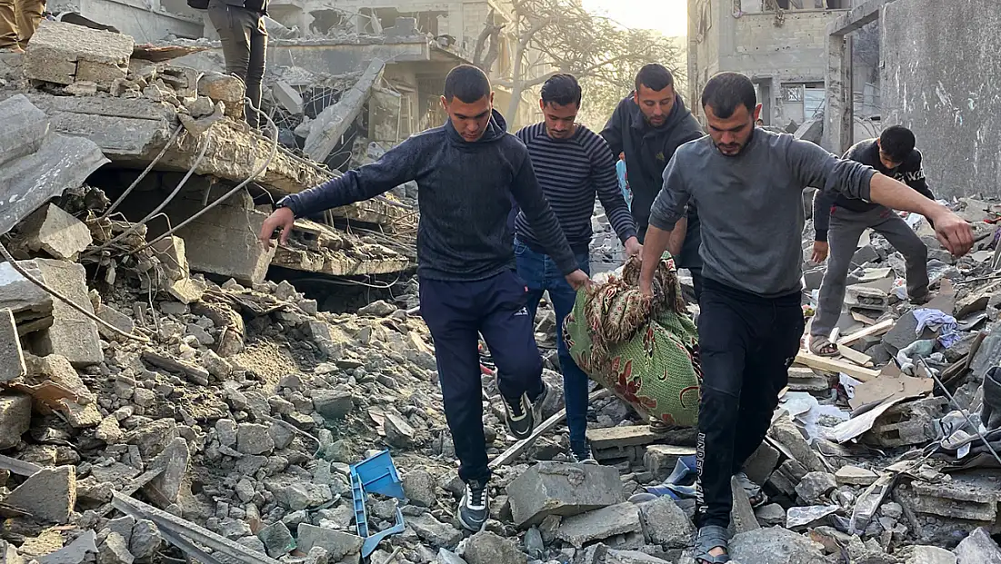 Gazze'de şehit sayısı 70 bin 945'e yükseldi