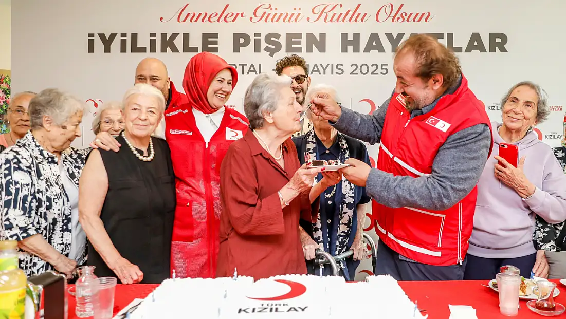 Kızılay ve Şeflerden Anneler Günü’nde Gönül Sofrası