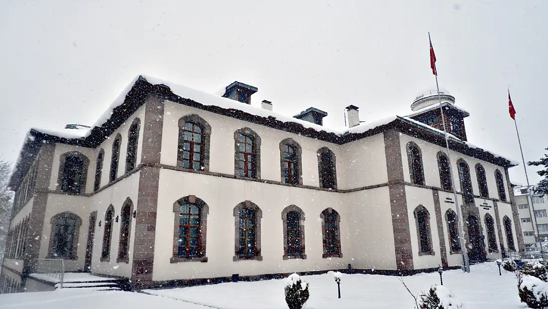 Kongre Binası İçin Tehlike Zilleri Çalıyor