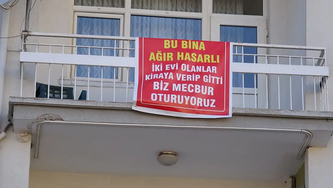 Malatya’da Binadaki Gerçek Hasar Pankartla Duyuruldu