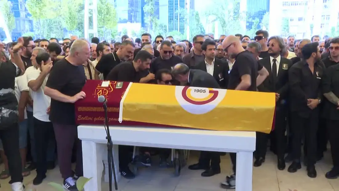 Oyuncu Aydemir Akbaş son yolculuğuna uğurlandı