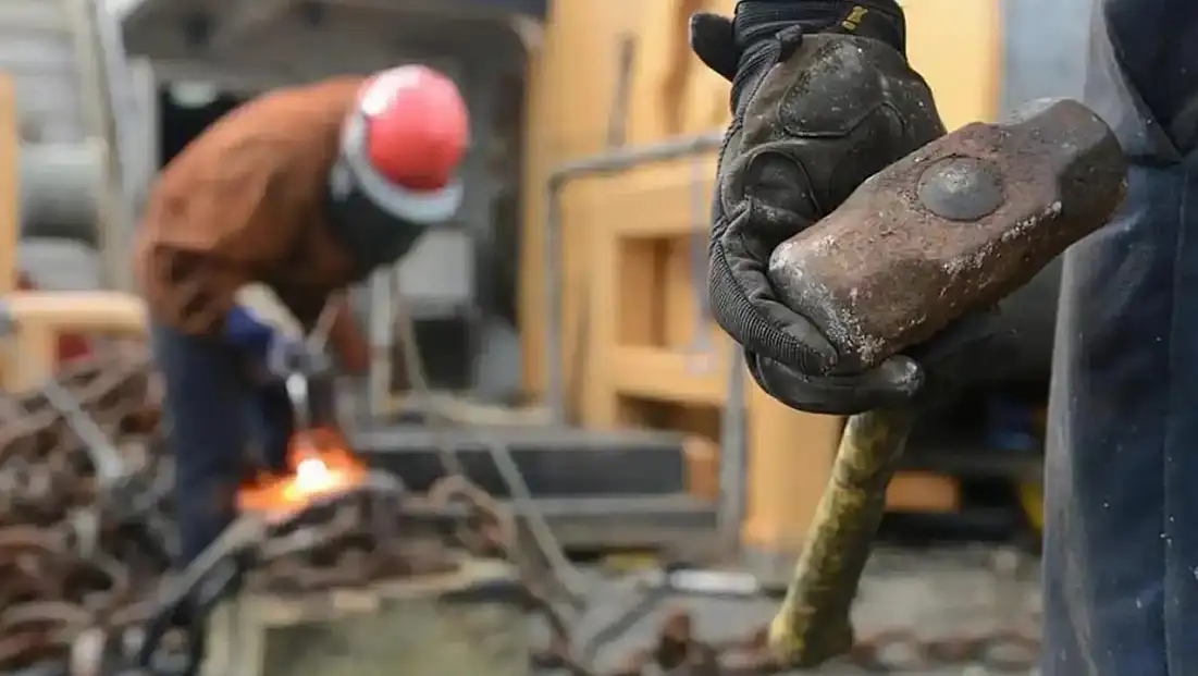 Sanayi üretimi aylık ve yıllık bazda arttı