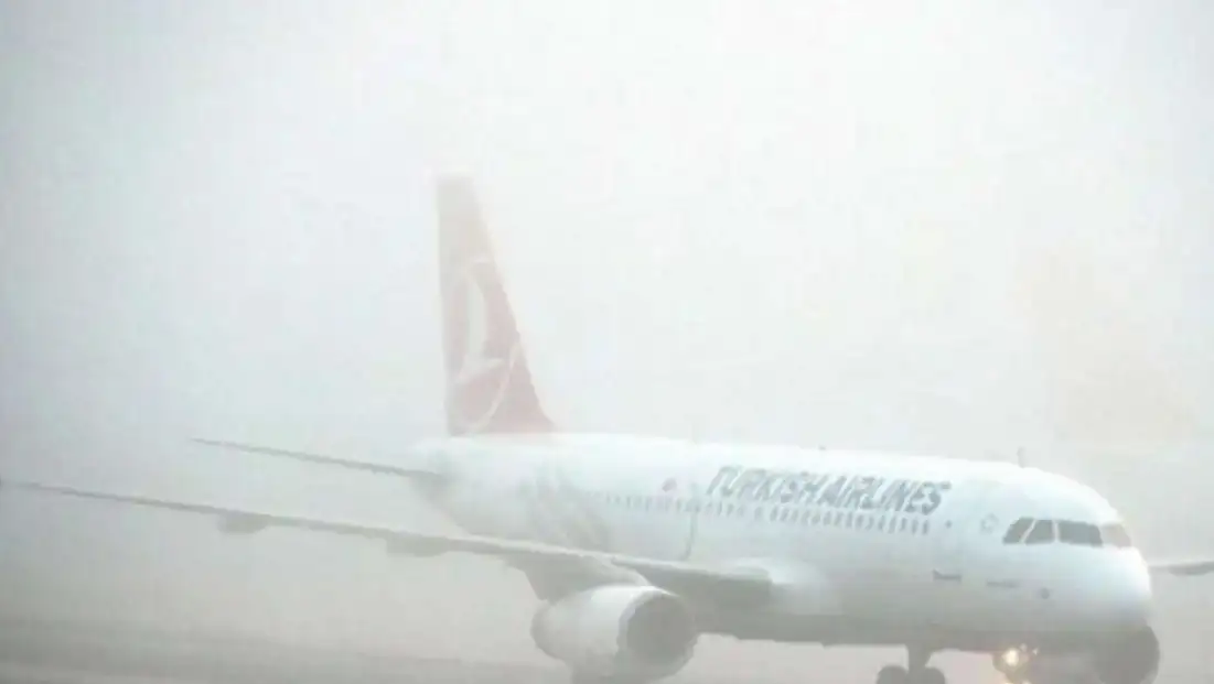 Uçak seferlerine kar yağışı engeli