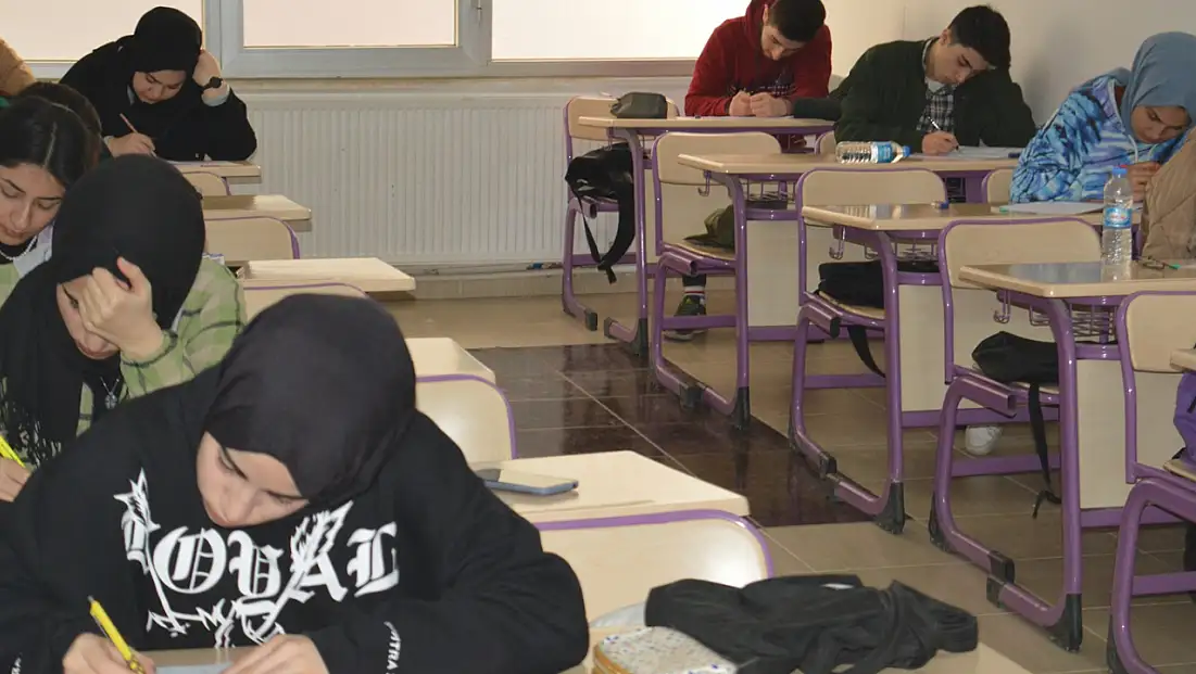 Yapay zekâ öğrenciyi geliştiriyor mu, tembelleştiriyor mu?