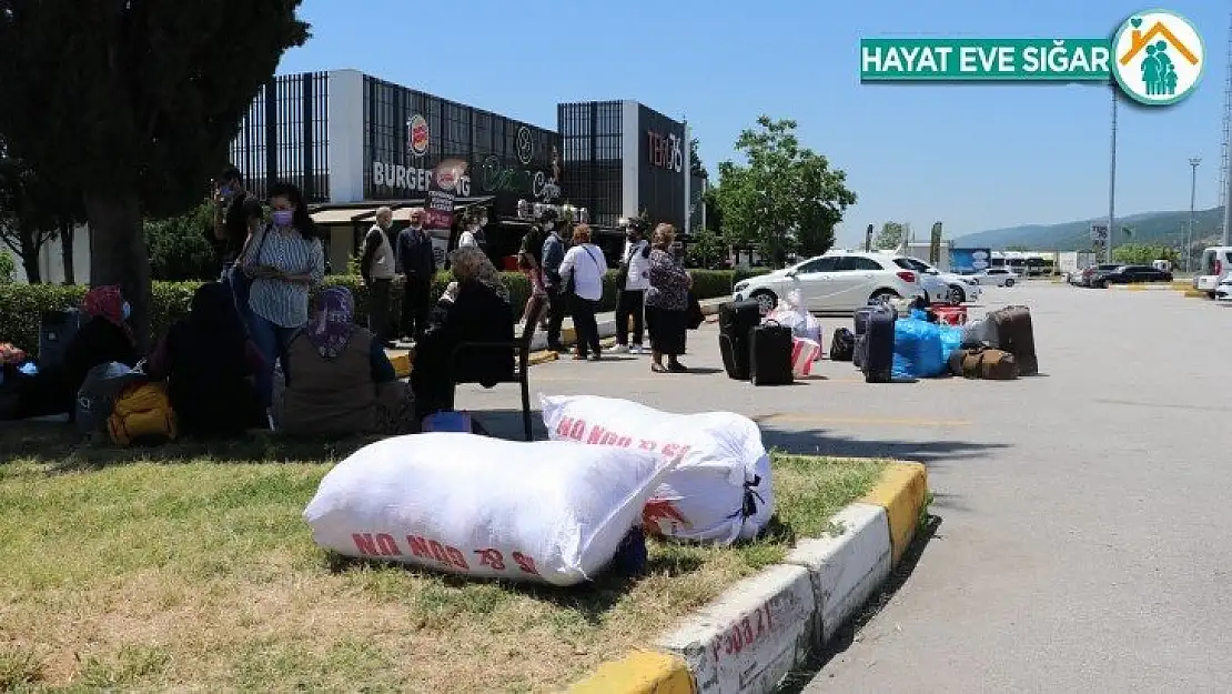 'Lastik patladı' yalanı ile 24 yolcuyu TEM'in kenarına terk etti