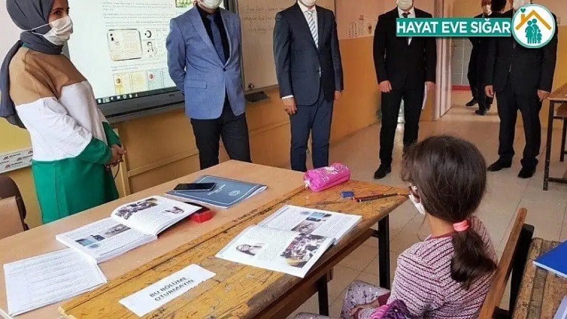 'Öğretmenim Doğaya da Nefes Ol' kampanyasında fidanlar dikildi