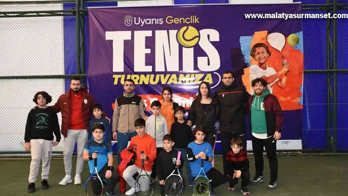 'Uyanış Gençlik' tenis turnuvası başladı