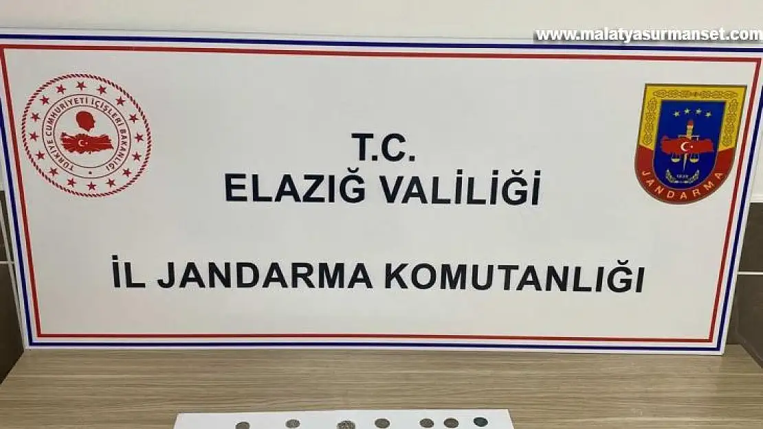 'Vasıf' kokladı, peçeteye sarılı 14 adet sikke ele geçirildi