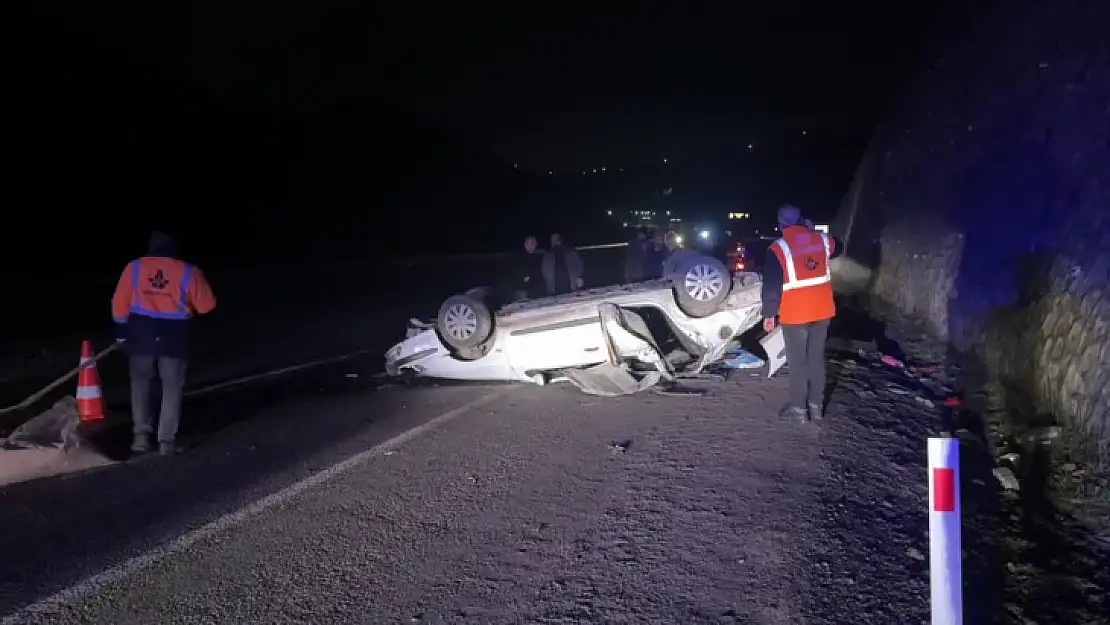 15 Metre Yükseklikten Kara Yoluna Düşen Otomobildeki 2 Kişi Öldü