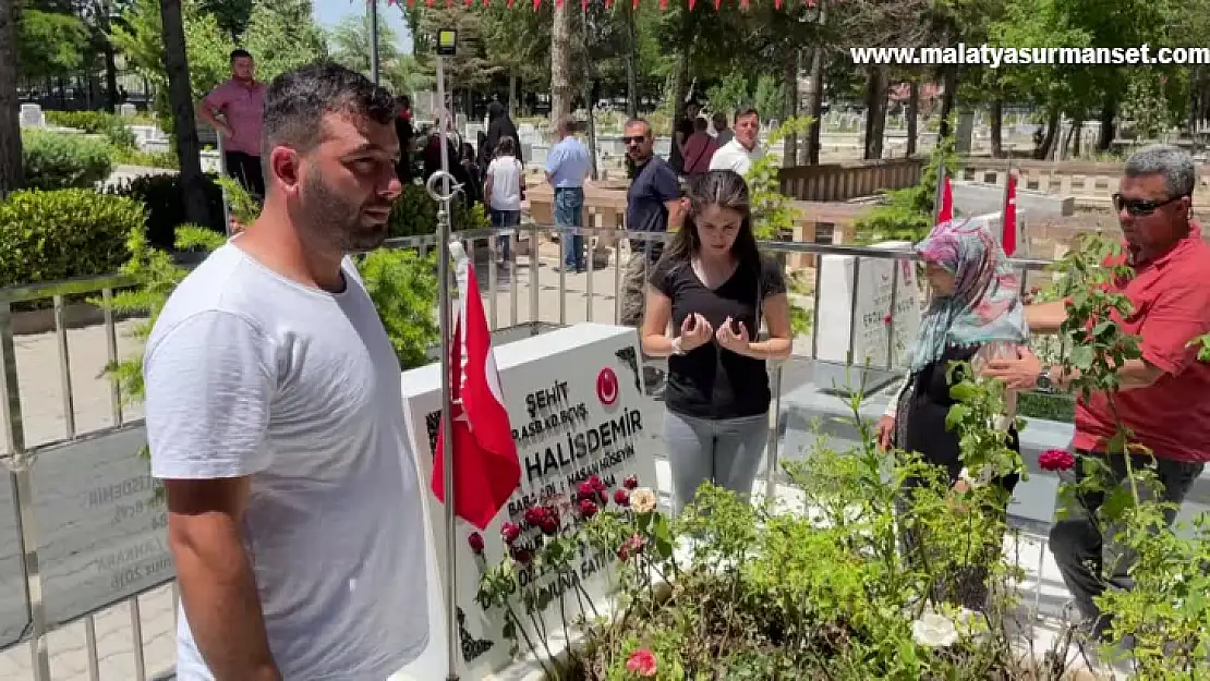 15 Temmuz kahramanı şehit Ömer Halisdemir'in kabrinde tören düzenlendi