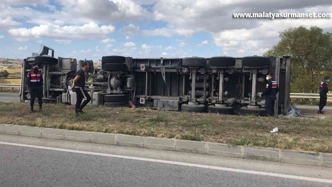 150 metre sürüklenen tırdan burnu bile kanamadan çıktı