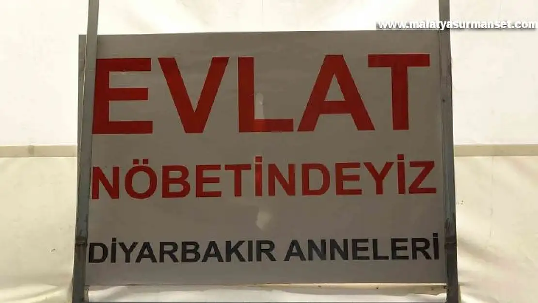 17 bayramdır uzak olduğu evladı için eylemini sürdürüyor