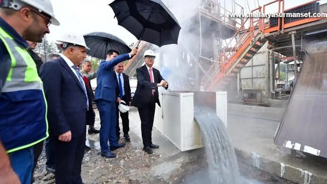 2 bin metre derinlikte jeotermal su kaynağına ulaşıldı