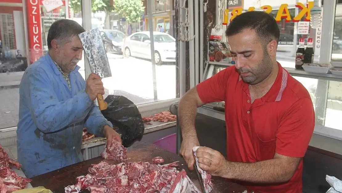 Elazığ'da kasapların kıyma mesaisi
