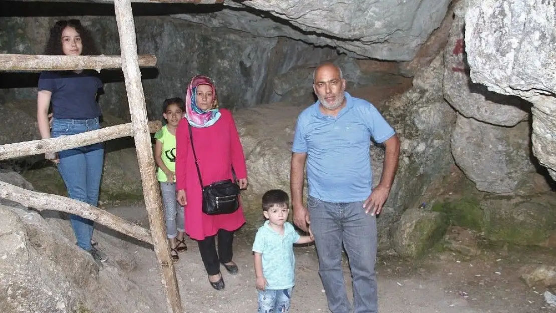 Sıcak günlerin serinleten durağı Buzluk Mağarası
