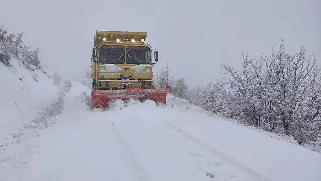 21 Mahallede Kar Küreme Ve Yol Açma Çalışmaları Devam Ediyor