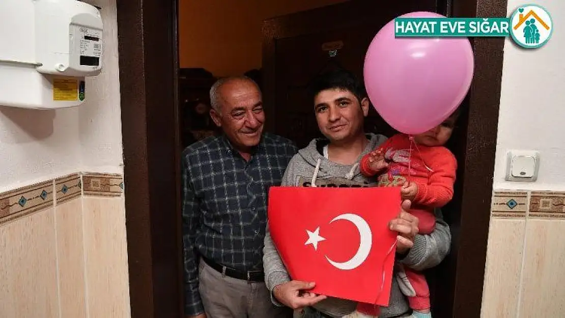 23 Nisan'da 23 mahalle 23 sokakta çocuklara balon ve bayrak sürprizi