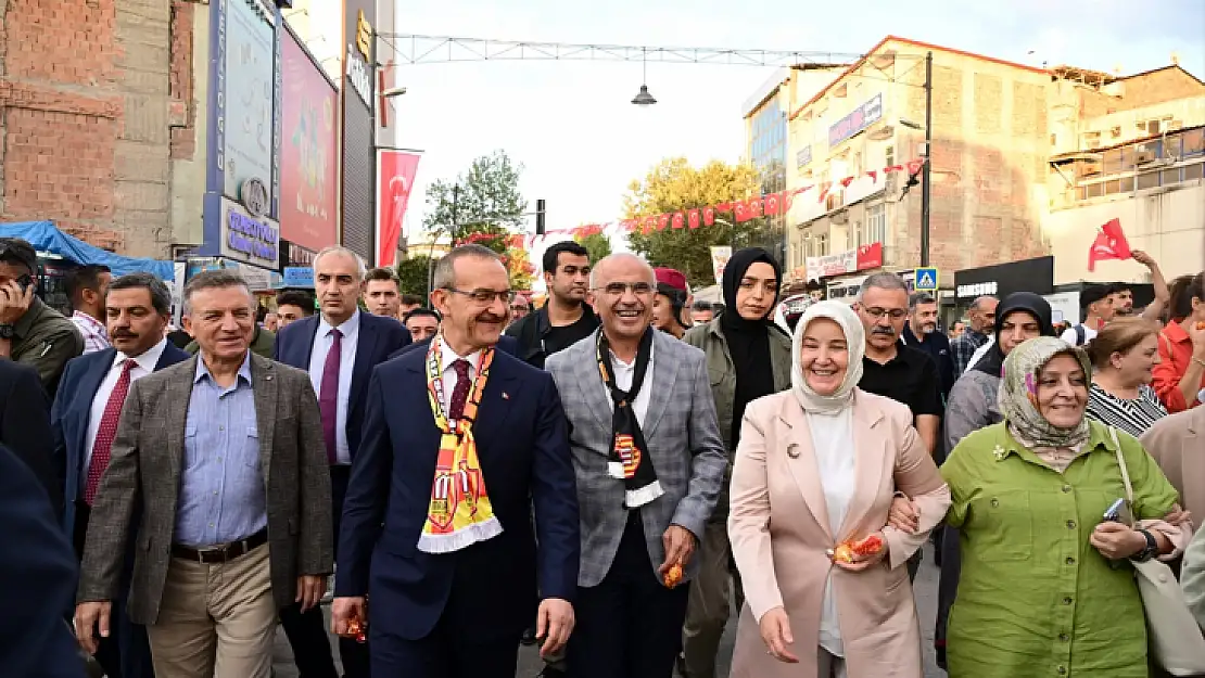 26. Malatya Kültür, Sanat Etkinlikleri ve Kayısı Festivali kortej yürüyüşüyle başladı