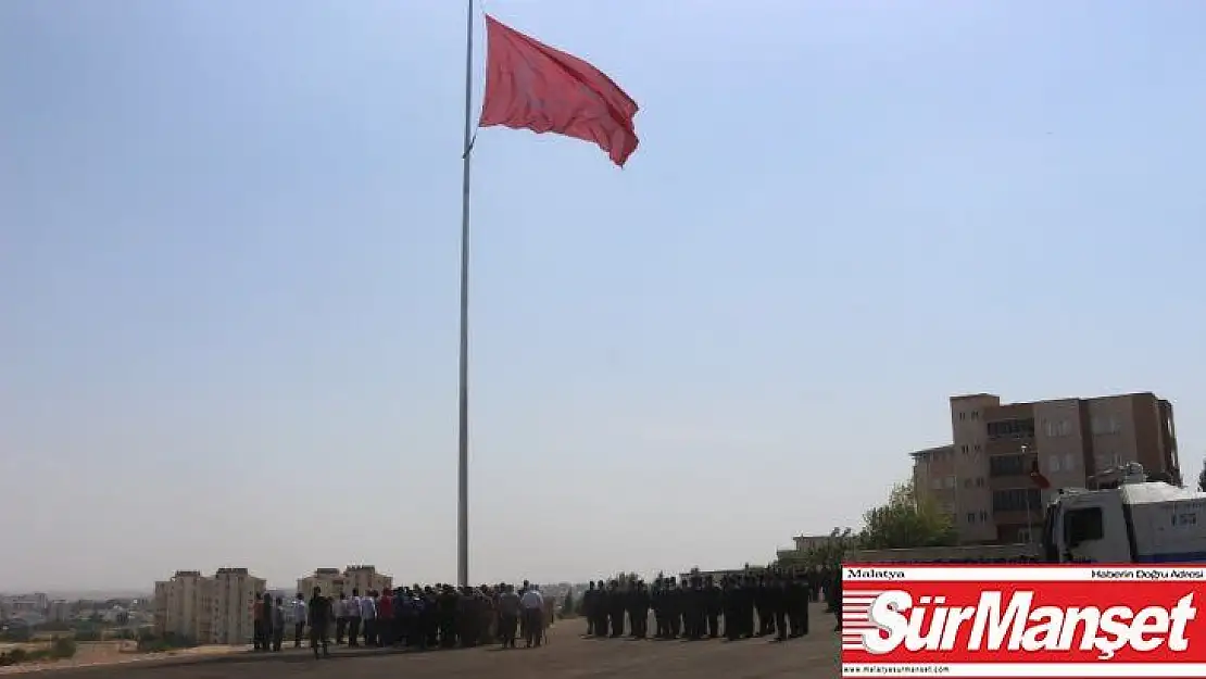 30 Ağustosta göndere Türk Bayrağı çekildi