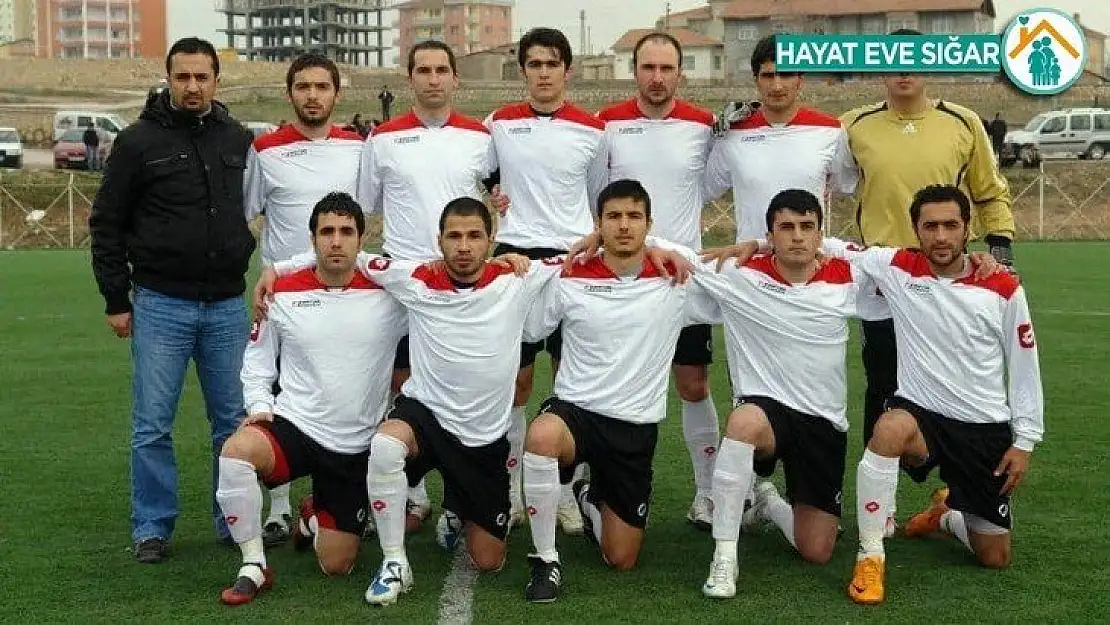 45 yaşındaki Kürşat Günata futbola devam ediyor