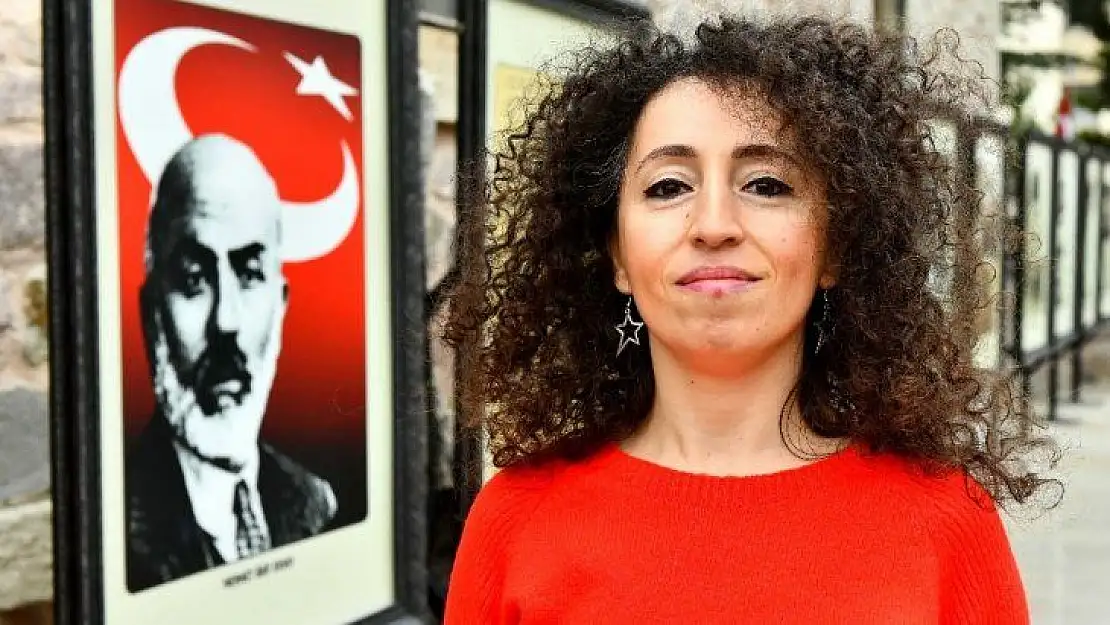 5 ay eğitim alıp, İstiklal Marşı'nı işaret diliyle okudular