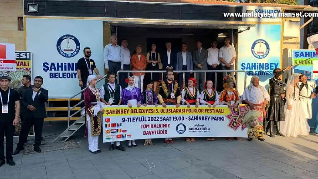 5. uluslararası folklor festivali kortej yürüyüşü