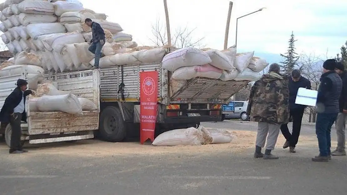 69 ton kaba yem depremzede çiftçilere verildi
