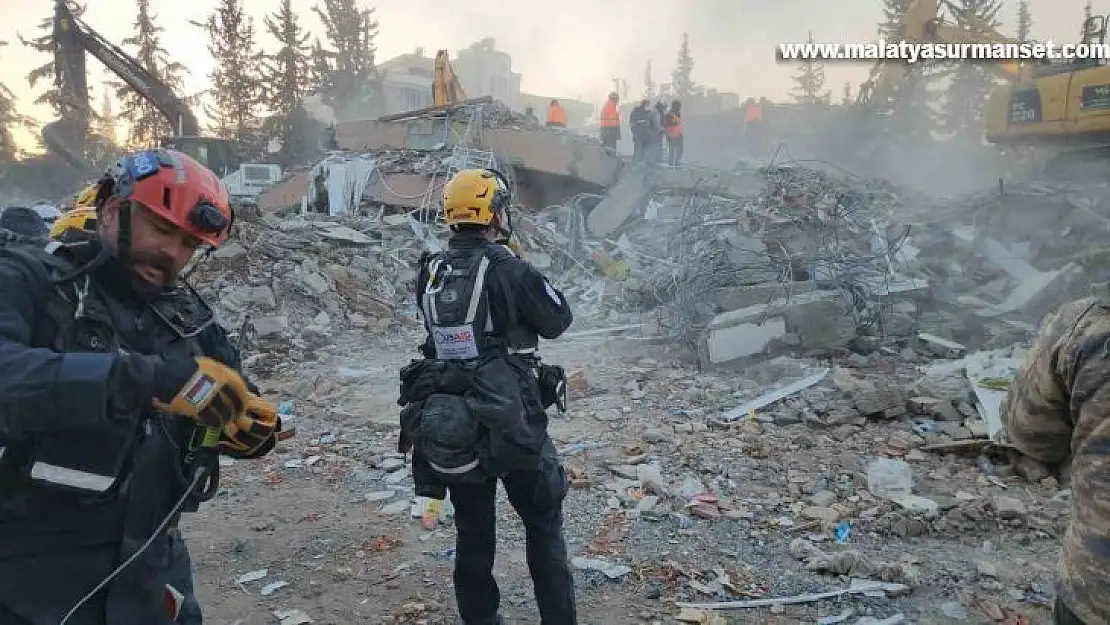 ABD'den Adıyaman'a gelen 160 kişilik ekip enkazdan vatandaşları kurtarmak için mücadele veriyor