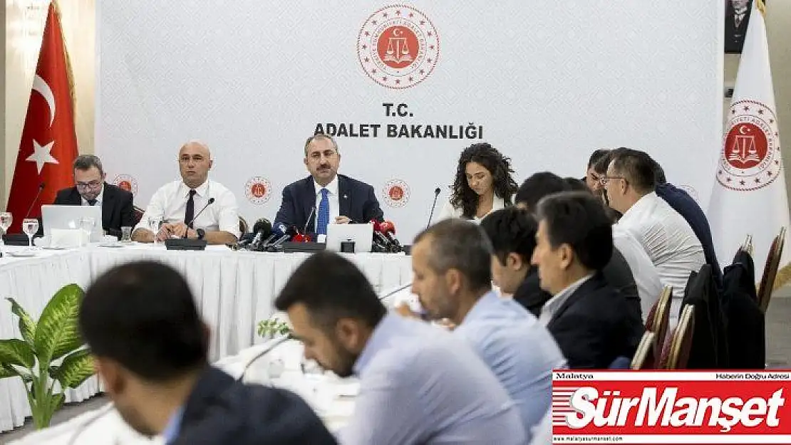 Adalet Bakanı Gül yargı muhabirleriyle kahvaltıda bir araya geldi