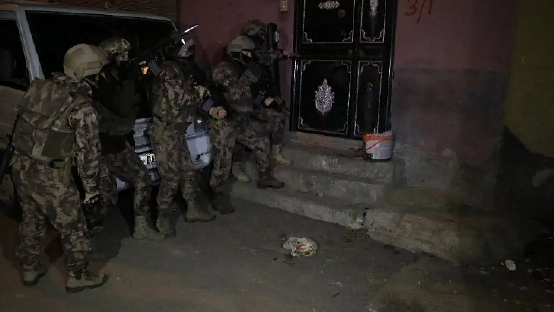 Adana'da sosyal medyada terör operasyonu: 11 gözaltı kararı