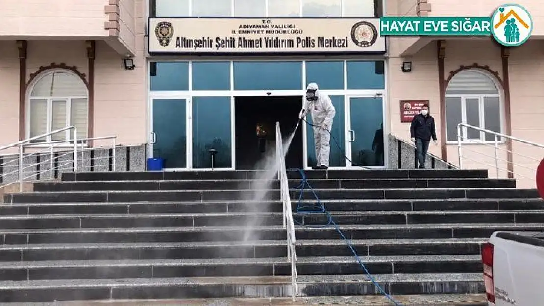 Adıyaman Belediyesi kamu kurumlarını dezenfekte ediyor