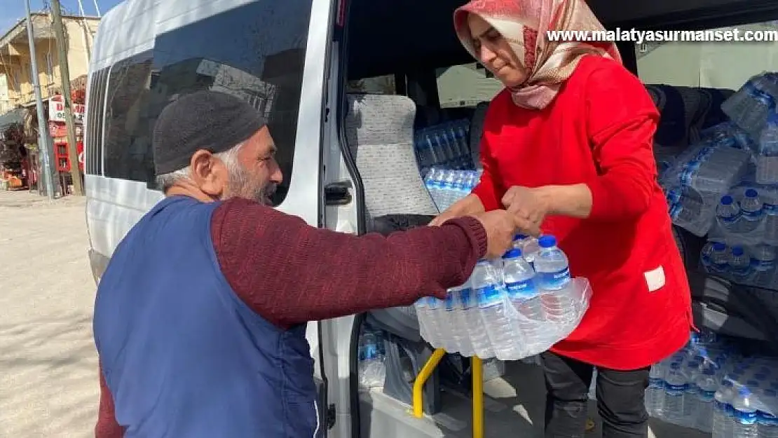 Adıyaman Belediyesi'nden çadırlarda kalan ailelere içme suyu