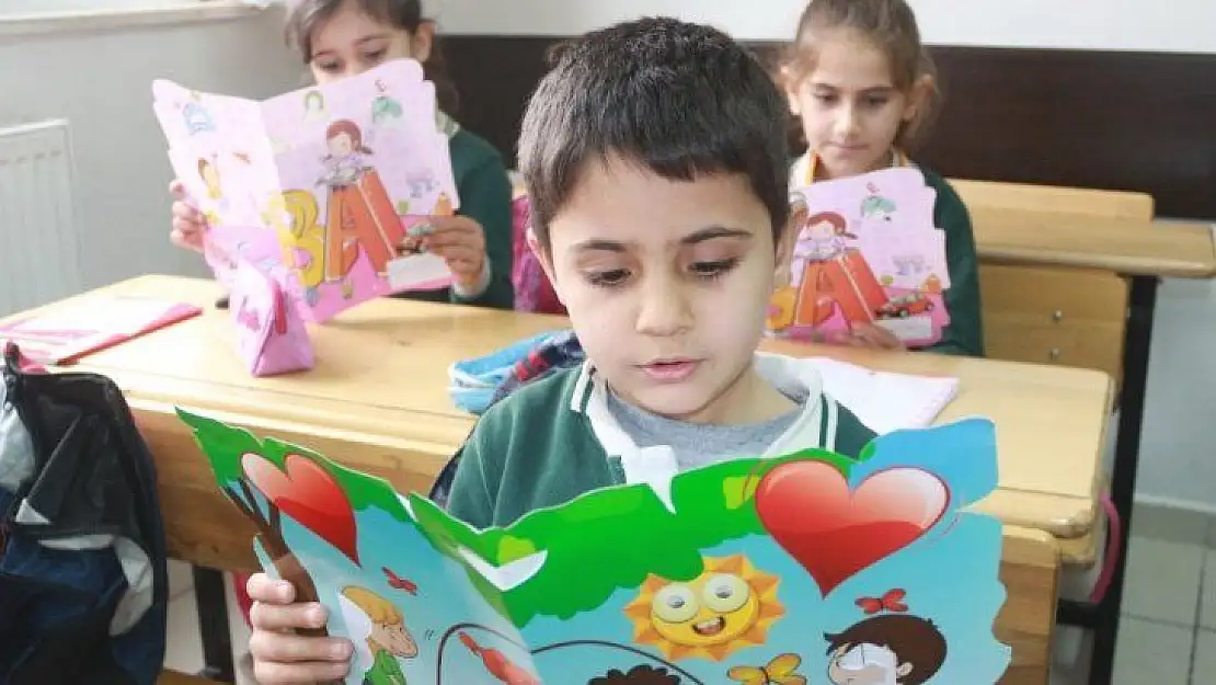 Adıyaman'da 154 bin 43 öğrenci karne sevinci yaşadı