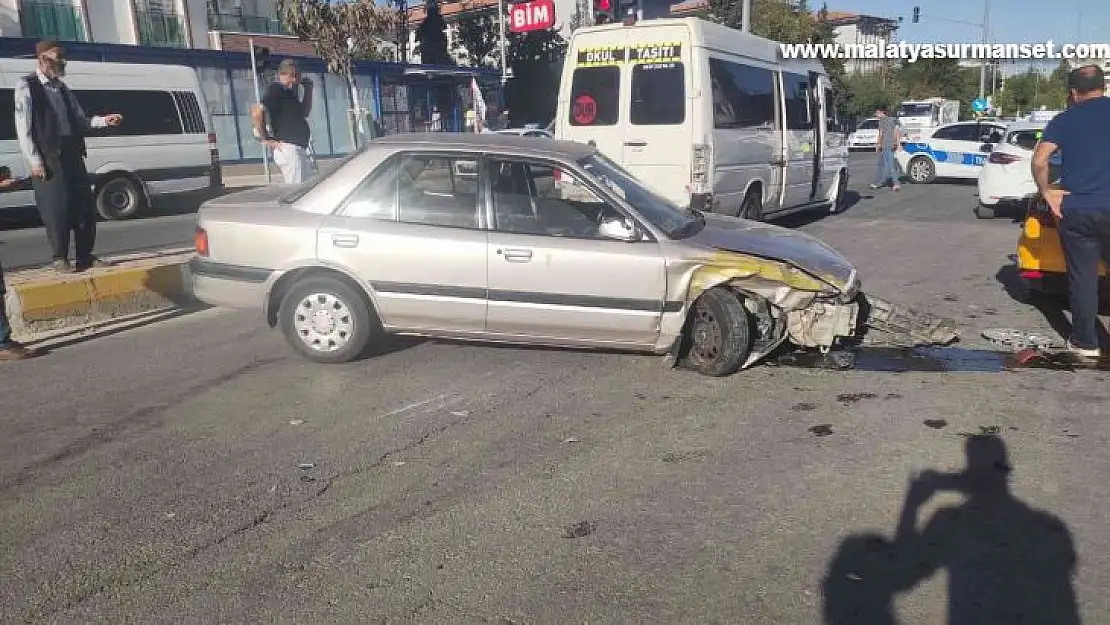 Adıyaman'da 7 otomobil bir birine girdi: 1 yaralı