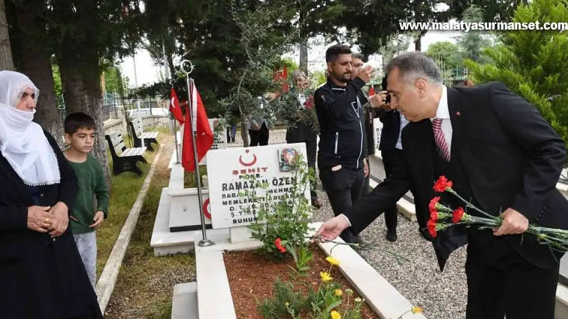 Adıyaman'da bayram arifesinde şehitlik ziyaret edildi