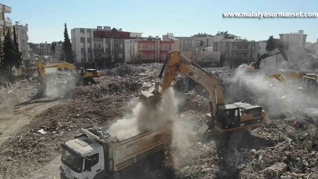 Adıyaman'da depremin 13'üncü günündeki enkaz kaldırma çalışmaları havadan görüntülendi