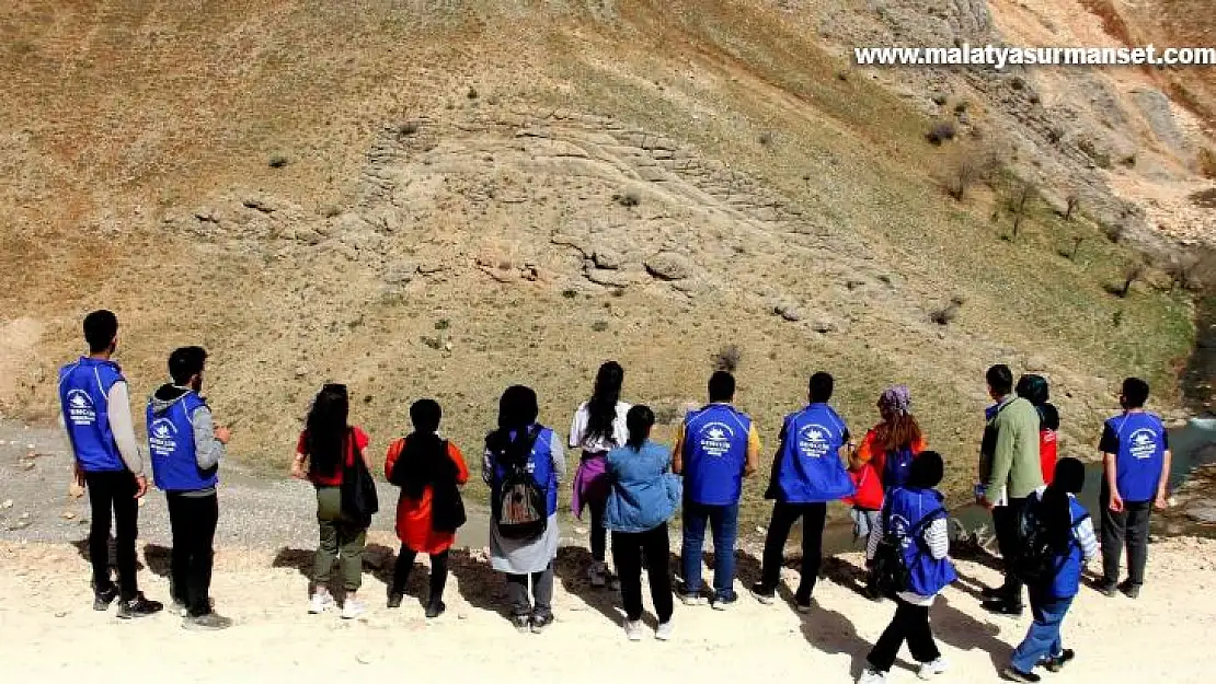 Adıyaman'da Dinazor Tepesi büyük ilgi çekiyor