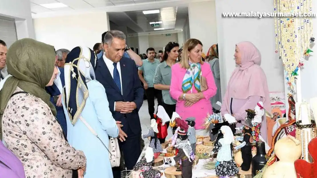 Adıyaman'da el emeği göz nuru eserler sergilendi