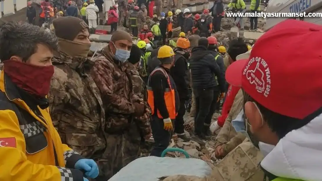 Adıyaman'da enkaz altında kalan Mehmet Ayhan Erdem, 105 saat sonra sağ olarak çıkarıldı