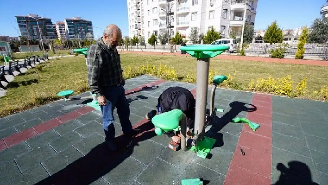 Adıyaman'da parklara bahar bakımı