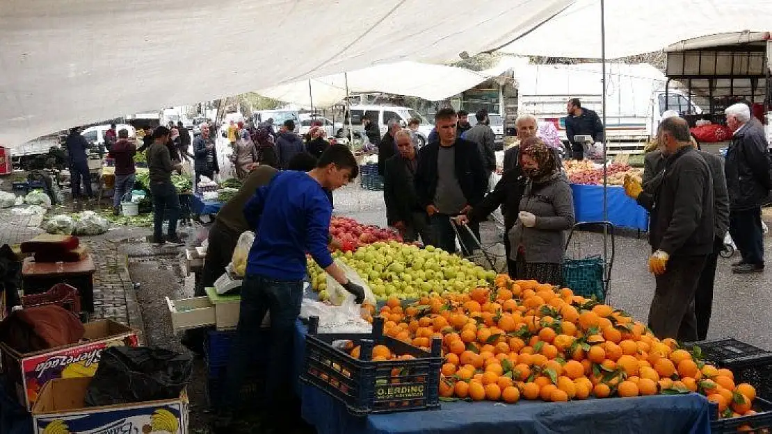 Adıyaman'da pazarlarda insan yoğunluğu